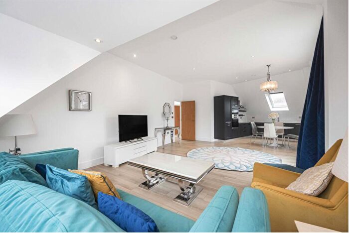 3 Bedroom Property To Rent In Finchley Lane, London, NW4