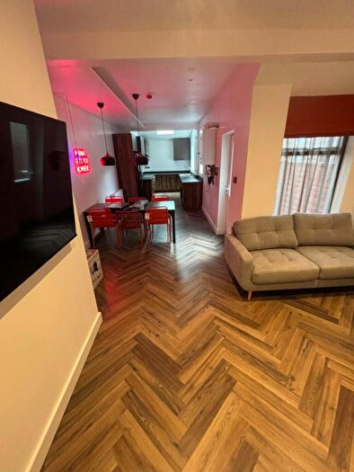 6 Bedroom Terraced House To Rent In Richmond Road, Manchester, M14