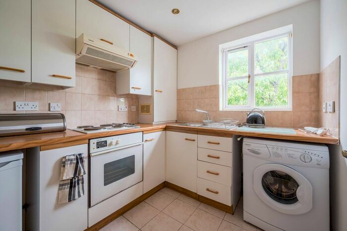 1 Bedroom Flat To Rent In Halley Gardens, Blackheath, London, SE13