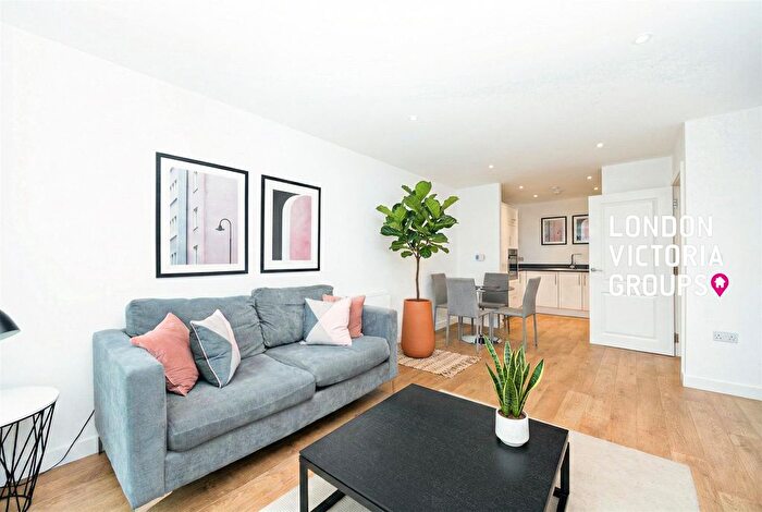 1 Bedroom Flat To Rent In Pavilions Court, , Cooks Road, London, E15