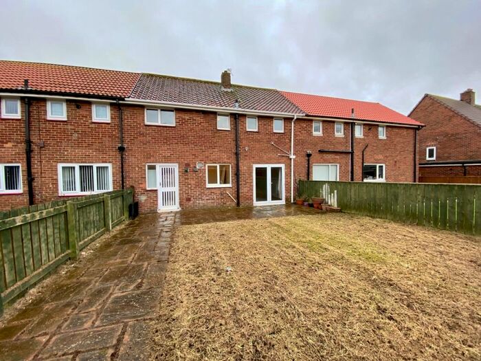 3 Bedroom House To Rent In Binswood Avenue, Blakelaw, NE5