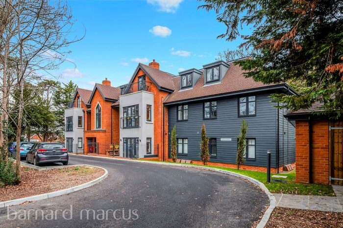 2 Bedroom Apartment For Sale In Salisbury Road, Worcester Park, KT4