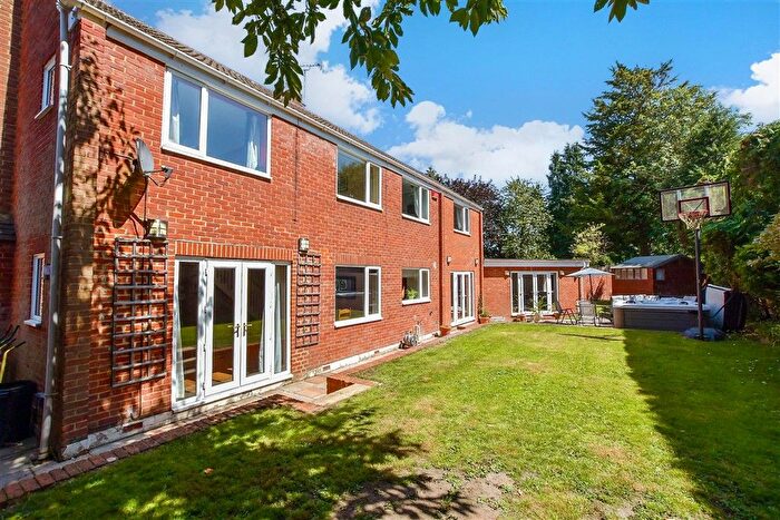 4 Bedroom Detached House For Sale In Blythe Road, Maidstone, Kent, ME15