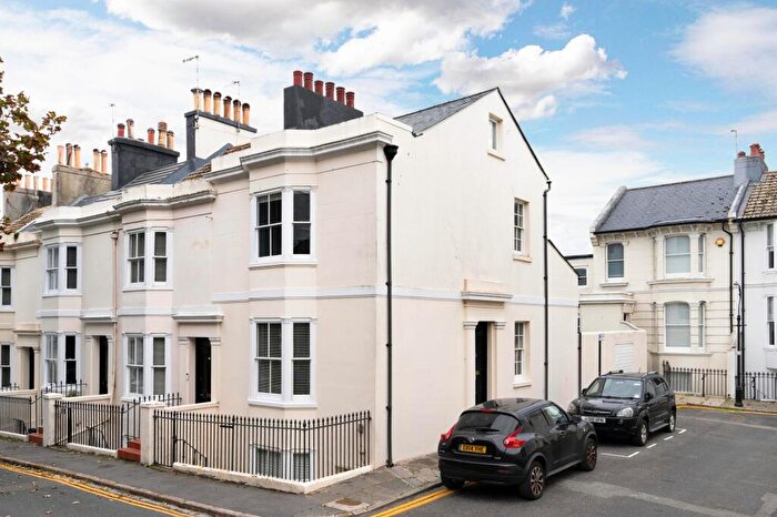 3 Bedroom Terraced House For Sale In Pelham Square, Brighton, BN1