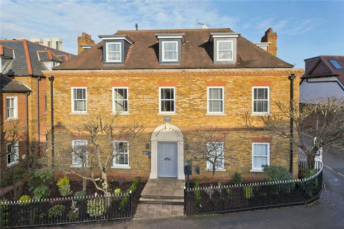 1 Bedroom Flat To Rent In Baker Street, Weybridge, Surrey, KT13