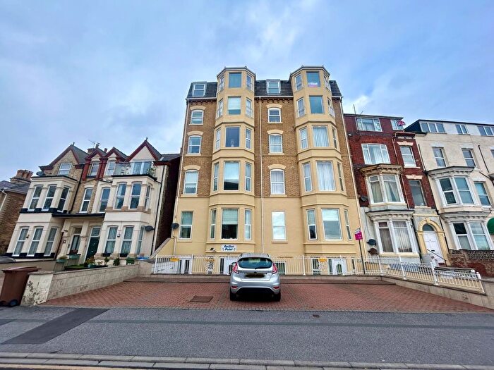 2 Bedroom Flat To Rent In Bed Second Floor Flat, St. Annes Road, Bridlington, YO15