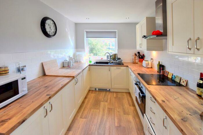 2 Bedroom Flat To Rent In Jesmond Park West, Newcastle Upon Tyne, NE7