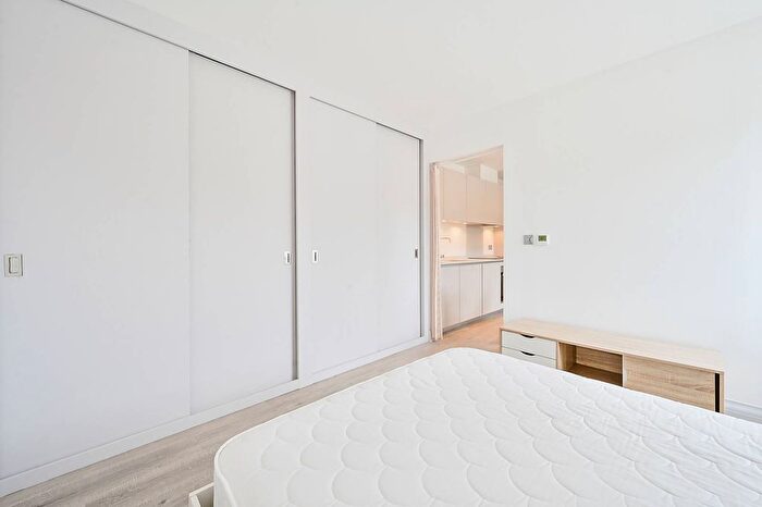 1 Bedroom Studio For Sale In Heathfield Terrace, Chiswick, London, W4