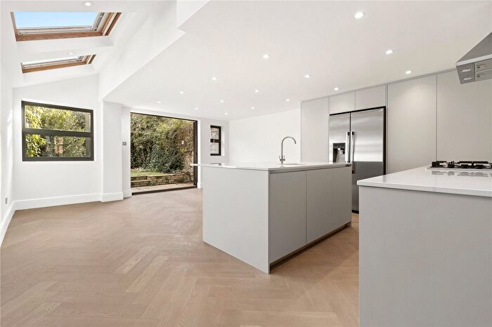 5 Bedroom Terraced House To Rent In Honeywell Road, SW11