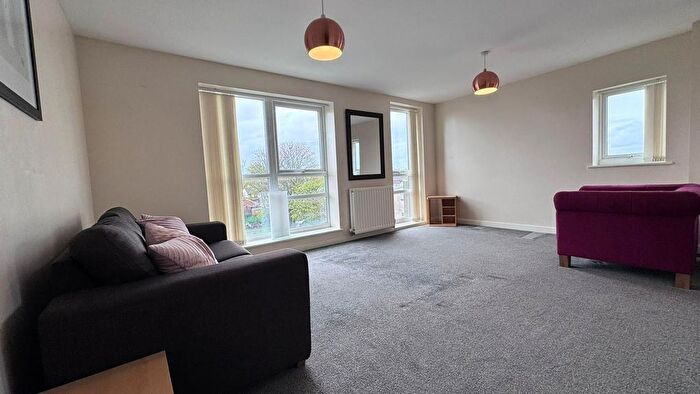 2 Bedroom Flat To Rent In Ashton Old Road, Manchester, M11