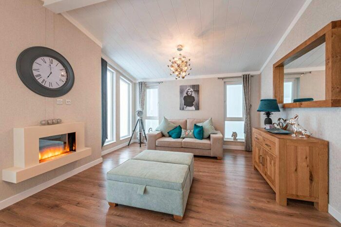 2 Bedroom Park Home For Sale In Countryside Location, Cambs Norfolk Border, PE14