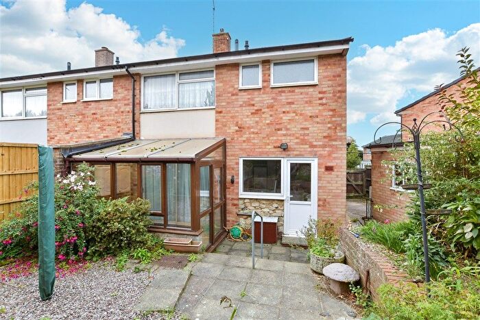 3 Bedroom Semi-detached House For Sale In Northfields, Maidstone, Kent, ME16