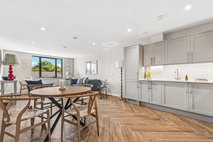 2 Bedroom Flat For Sale In Fallsbrook Road, London, SW16