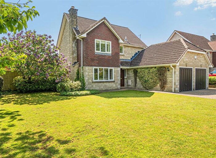 4 Bedroom Detached House For Sale In Erleigh Drive, Chippenham, SN15