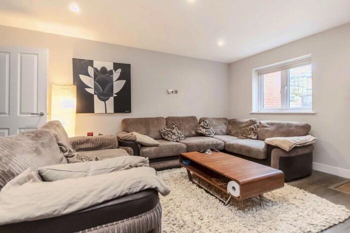 2 Bedroom Flat To Rent In Castlebar Road, London, W5