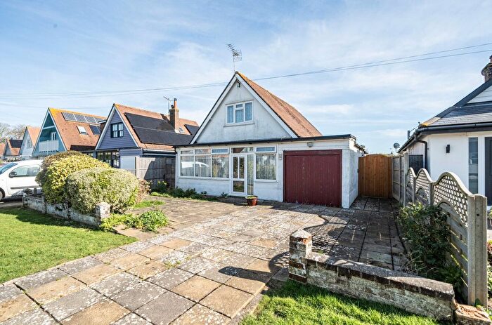 3 Bedroom Detached House For Sale In The Layne, Elmer Sands, PO22