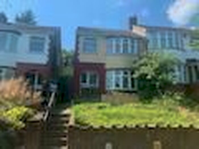 3 Bedroom Semi-Detached House To Rent In Bramingham Road, Luton, LU3