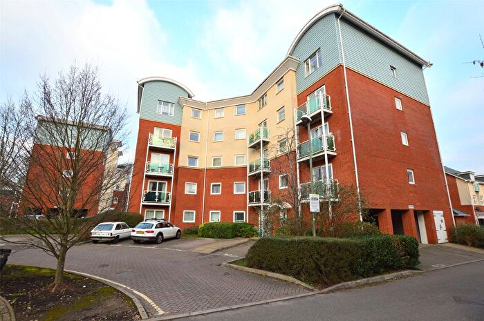 2 Bedroom Flat For Sale In Reynolds Avenue, Redhill, Surrey, RH1