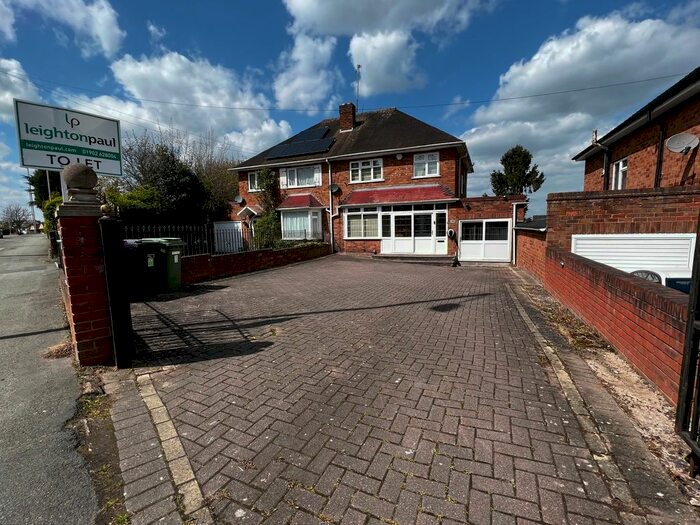 3 Bedroom Semi-Detached House To Rent In Penn Road, Penn, Wolverhampton, WV4