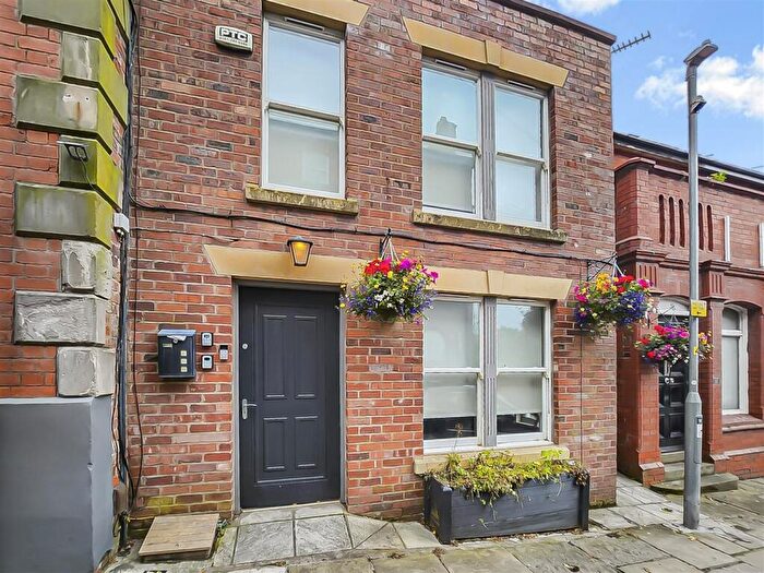 2 Bedroom House For Sale In Palm Hill, Prenton, CH43