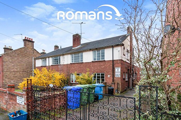 2 Bedroom Flat To Rent In Holly Road, Aldershot, GU12