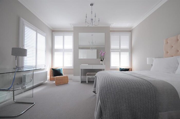 2 Bedroom Flat To Rent In High Street, Guildford, GU1