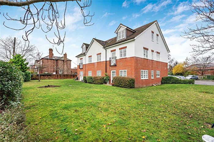1 Bedroom Flat For Sale In Kingsway, Woking, Surrey, GU21