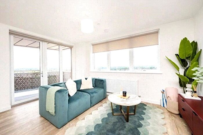 2 Bedroom Flat To Rent In Elmsleigh Road, Staines-Upon-Thames, Surrey, TW18