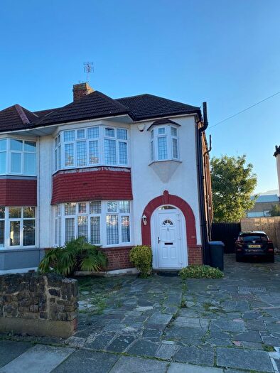3 Bedroom Semi-Detached House To Rent In Ashridge Gardens, London, N13