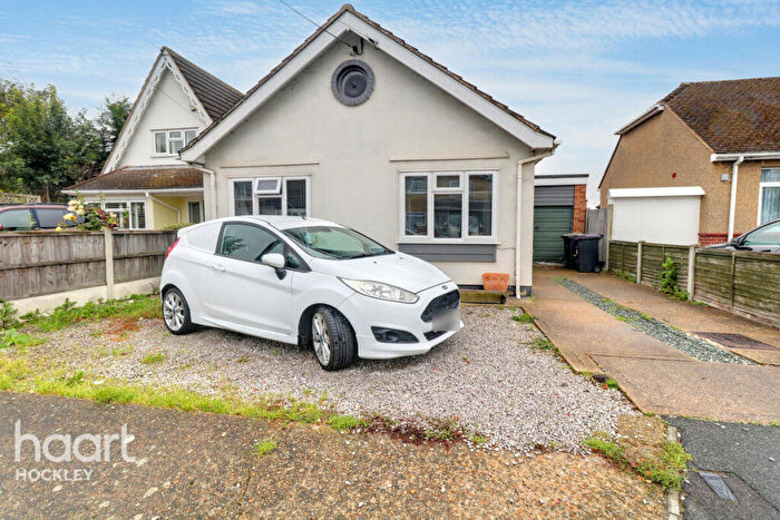 3 Bedroom Detached Bungalow For Sale In Queen Elizabeth Chase, Rochford, SS4