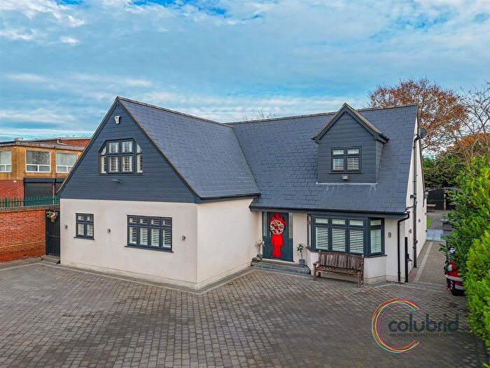 5 Bedroom Detached House For Sale In Thames Drive, Chadwell St Mary, RM16