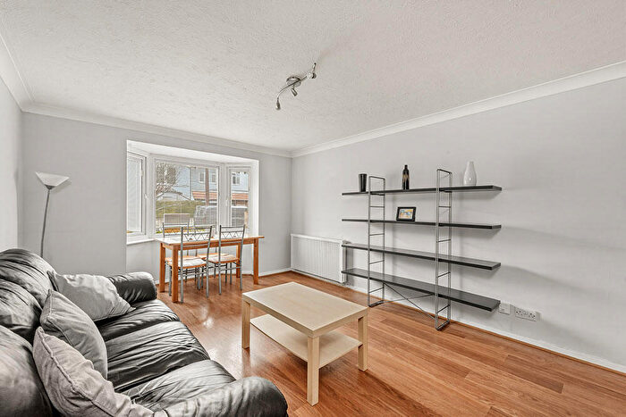 1 Bedroom Flat To Rent In Mornington Road, Bushwood Area, E11