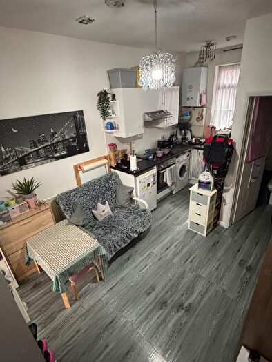 1 Bedroom Flat To Rent In Buxton Road, Luton, Bedfordshire, LU1