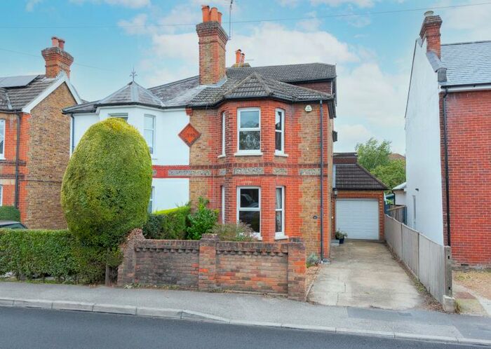 3 Bedroom Semi-Detached House To Rent In Knaphill, GU21