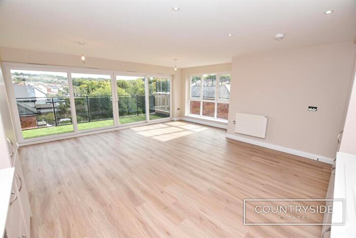 1 Bedroom Flat To Rent In Caten House, High Road, Benfleet, SS7