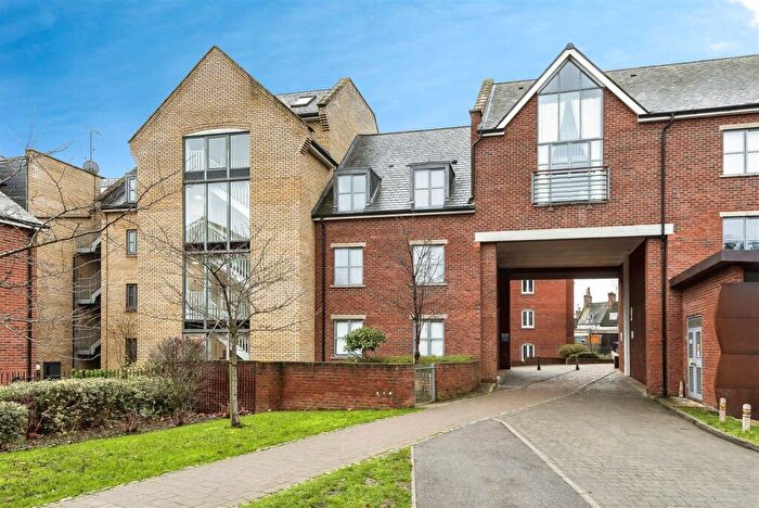 2 Bedroom Flat To Rent In Coopers Yard, Paynes Park, Hitchin, SG5