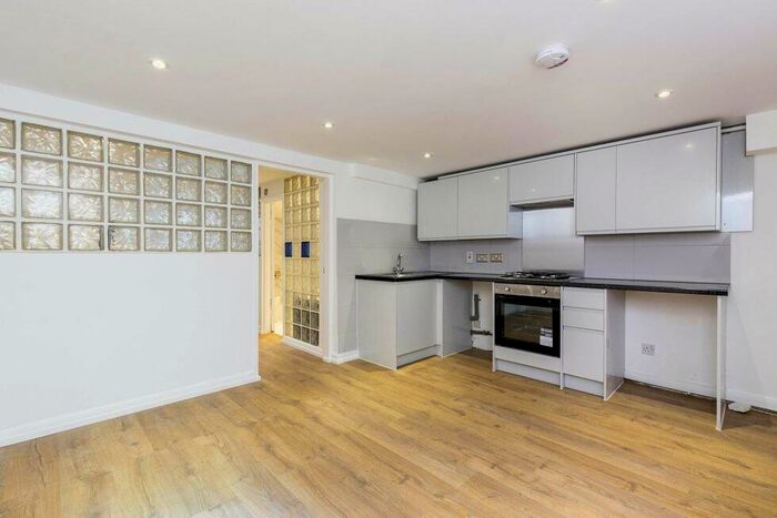 1 Bedroom Flat To Rent In Parkway, Camden / Regents Park, NW1