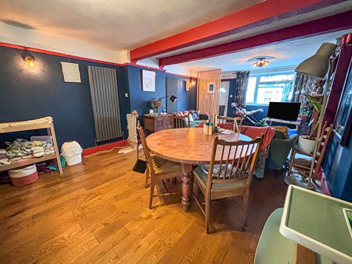 3 Bedroom Terraced House For Sale In Beecham Road, Reading, RG30