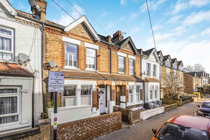 2 Bedroom Flat To Rent In Kimber Road, Earlsfield, SW18