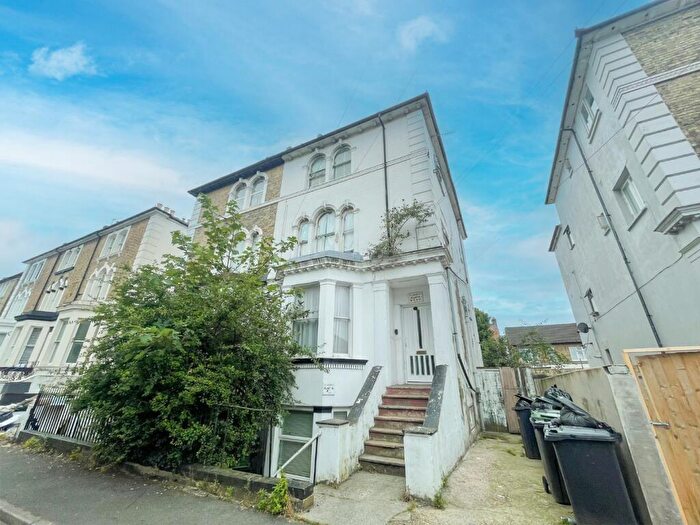 1 Bedroom Apartment To Rent In Cobham Street, Gravesend, Kent, DA11