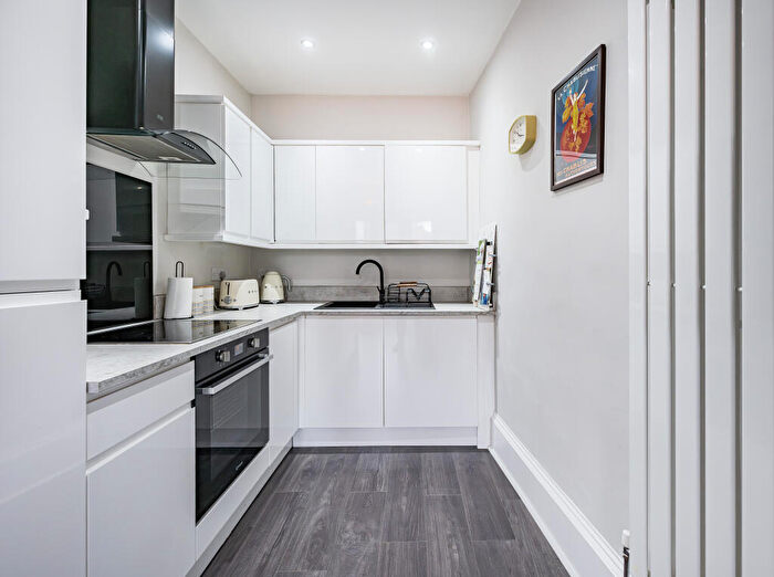 2 Bedroom Flat For Sale In Flat /, Tassie Street, Shawlands, G41