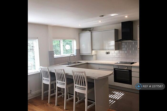 2 Bedroom Flat To Rent In Hickling Way, Harpenden, AL5