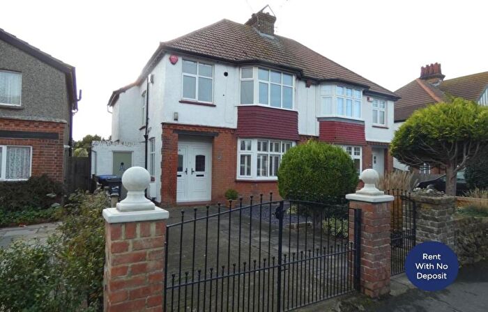 1 Bedroom Flat To Rent In Lindenthorpe Road, Broadstairs, Kent, CT10