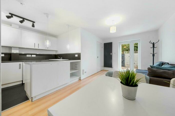 2 Bedroom Flat To Rent In Shaftesbury Street, London, N1