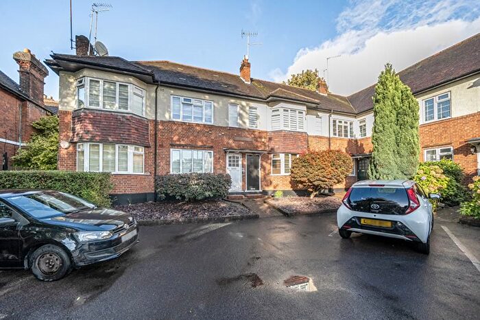 2 Bedroom Flat For Sale In St. Ronans, Finchley Central, N3