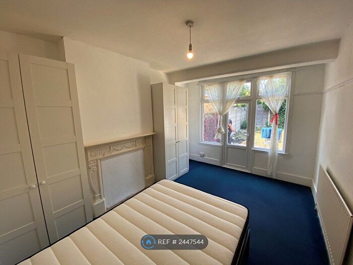 1 Bedroom Terraced House To Rent In Colenso Road, Ilford, IG2