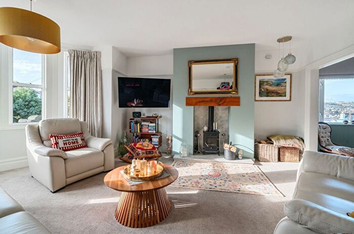 4 Bedroom Maisonette For Sale In Cliff Road, Paignton, Devon, TQ4