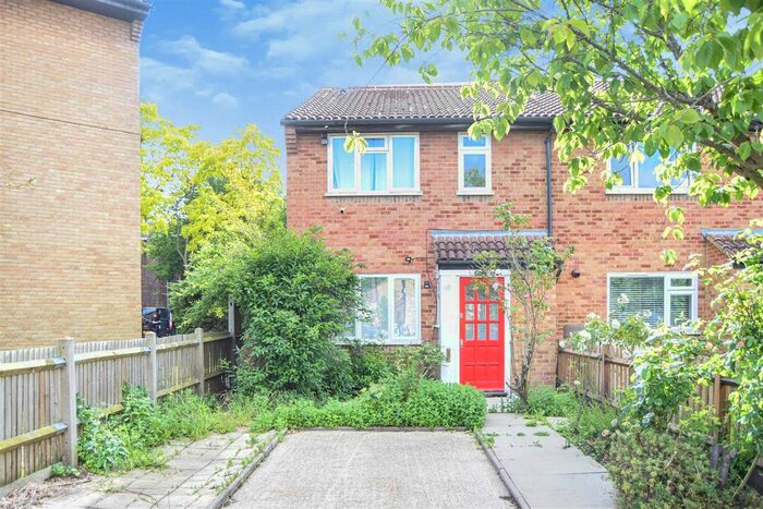 1 Bedroom End Of Terrace House To Rent In Hogarth Crescent, Colliers Wood, London, SW19