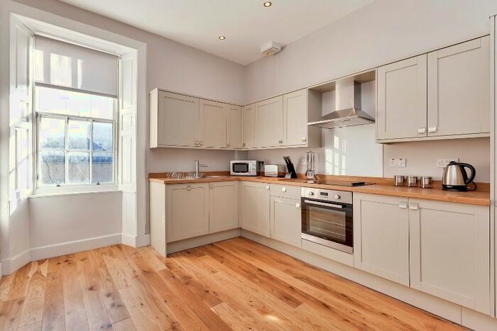 3 Bedroom Flat To Rent In Hanover Street, City Centre, Edinburgh, EH2