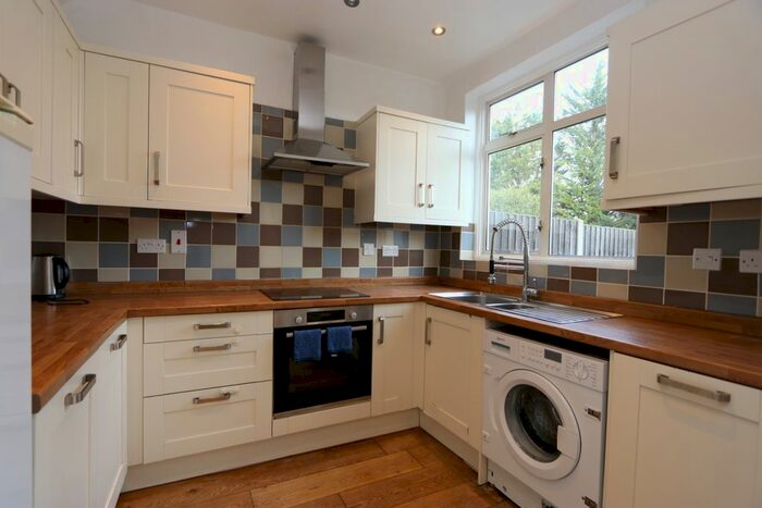 4 Bedroom Terraced House To Rent In Haywood Road, Bromley, BR2